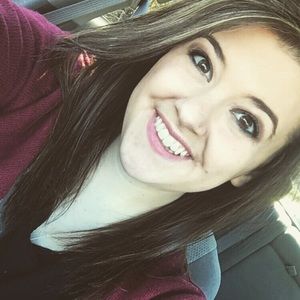 Meet your Posher, Hilary