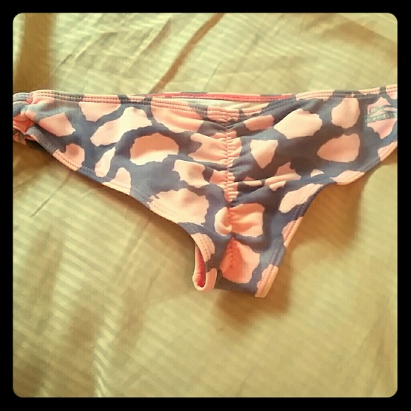 Pakaloha peach giraffe bikini bottoms EUC small
