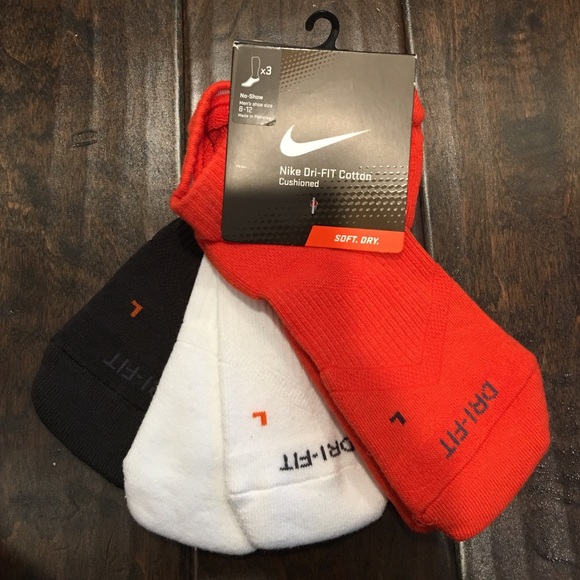 Nike Accessories - Nike Dri-FIT Cushion No-Show 3 pairs in a pack.