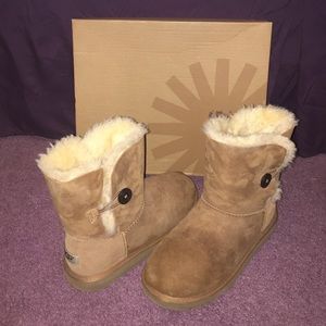 *FINAL SALE* UGG Bailey Button
