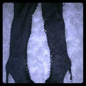 Grey lace up heeledboots