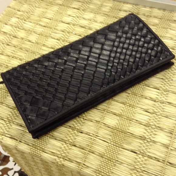 Woven Wristlet Wallet | Leather Accessories | Deux Mains Black leather woven wallet