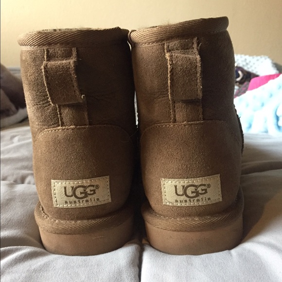 SALE! Classic mini uggs. chocolate brown. size 7!