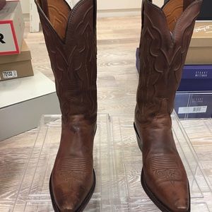 Lucchese size 9.