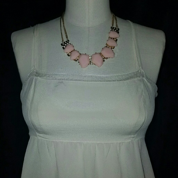 White top - Picture 2 of 4