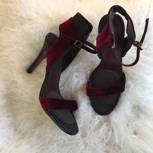 OXBLOOD VELVET AND LEATHER STILETTOS