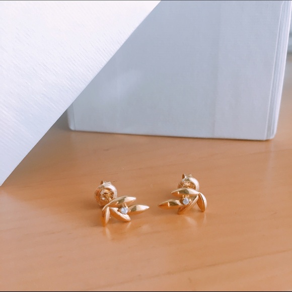 Mejuri Olive Leaf Earrings