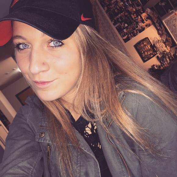 Meet your Posher, Alex - Picture 1 of 1