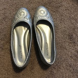 New Silver Pierre Dumas Flats Size 8.5