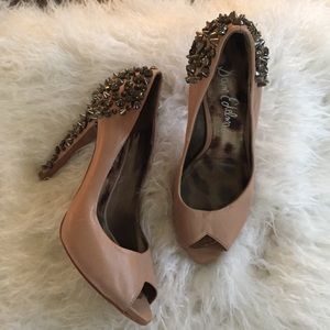 CLASSIC SAM EDELMAN SPIKED PEEP TOE HEELS
