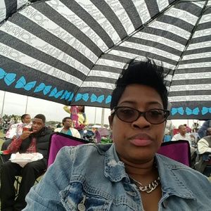 Meet your Posher, Lenora