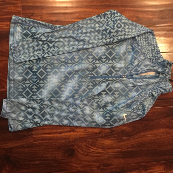 Nike pro half zip size large