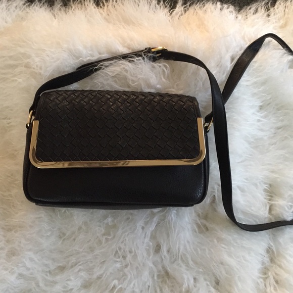 BLACK QUILTED SHOULDER BAG