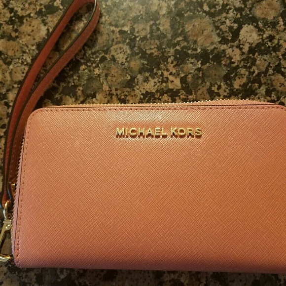 Michael Kors Handbags - NWT pink Michael Kors Jet Set checkbook wallet