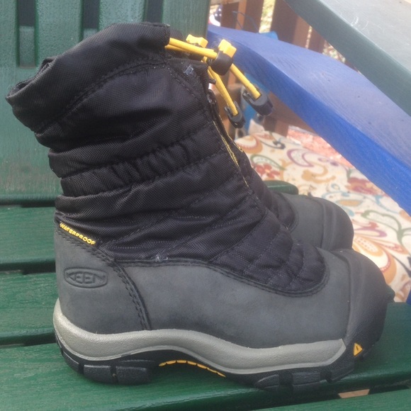 keen boys winter boots