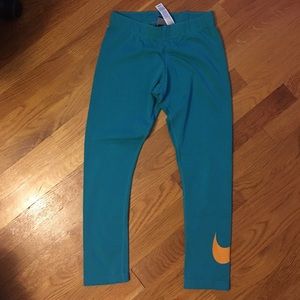Women's Cropped Nike Tights