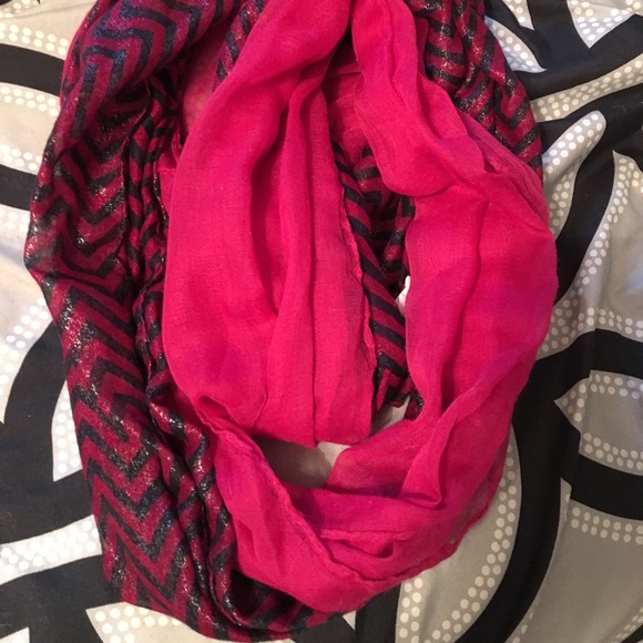 3 beautiful like new scarves!! - Picture 3 of 4