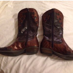 Bronze your brown boots.  So cute on.