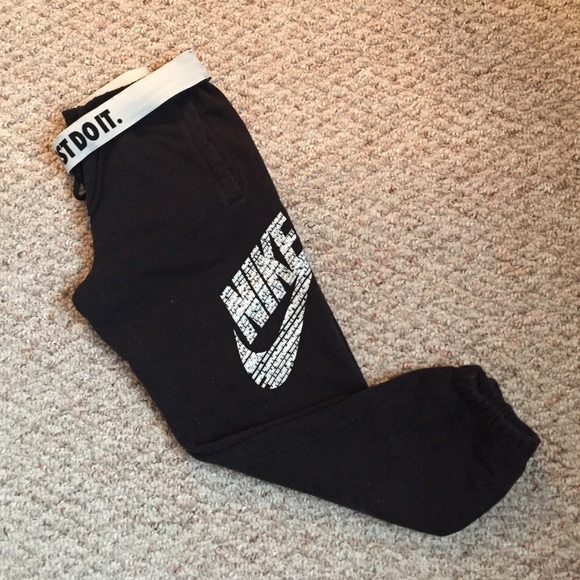 Nike Crop Sweatpants