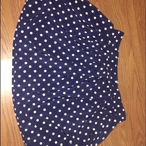 Blue white poke a doted skirt