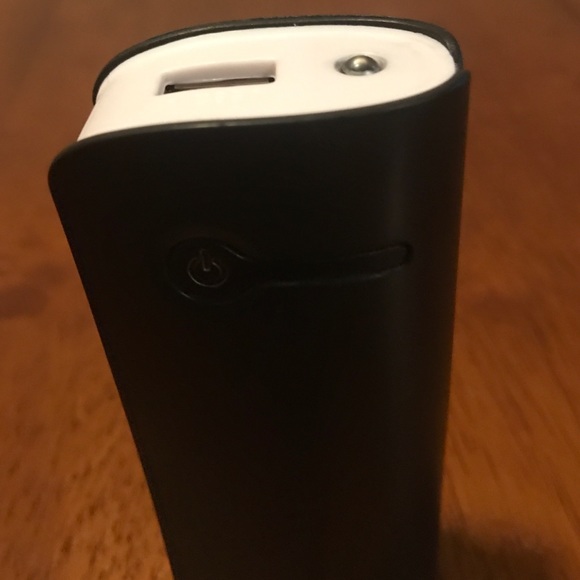Portable charger - Picture 1 of 3