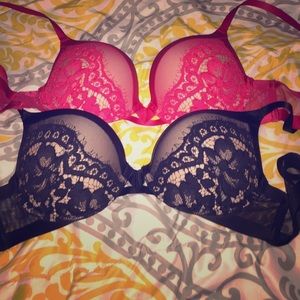 2 VS bras