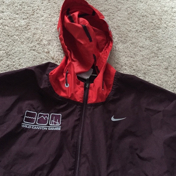 Nike running jacket light weight and comfy