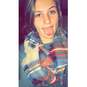 Meet your Posher, Emily