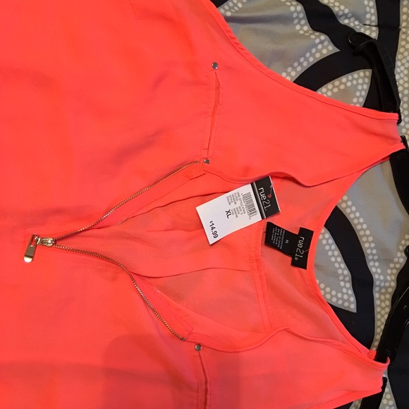 NWT Beautiful neon orange top from rue 21 - Picture 2 of 3