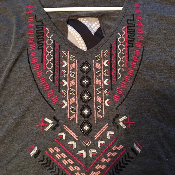 Beautiful shirt from Maurice's - Picture 3 of 3