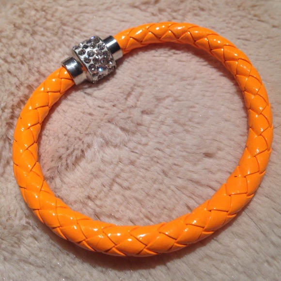 Jewelry - NEW! BRAIDED LEATHER MAGNETIC BANGLE BRACELET
