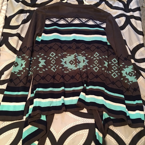 Beautiful cardigan from Gordmans - Picture 2 of 3