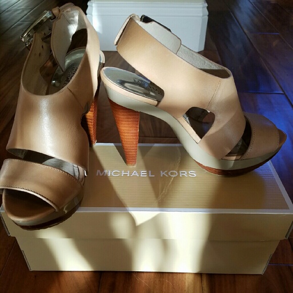 Michael Kors Carla Sandals size 5
