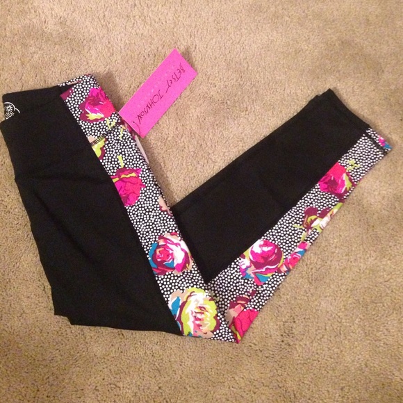 Betsey Johnson Pants - Betsy Johnson performance Capri legging tights
