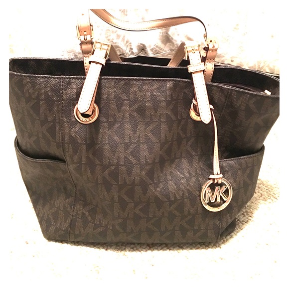 MAKE AN OFFER 🎉 REMOVING listing Monday morning