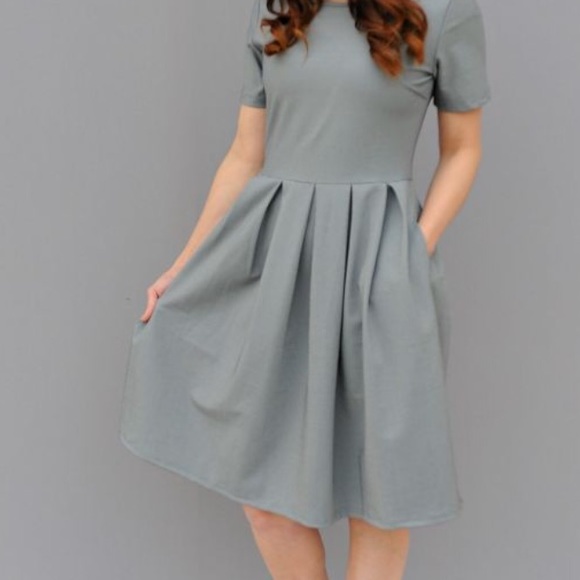 Mid Pleat Dress with POCKETS 💕