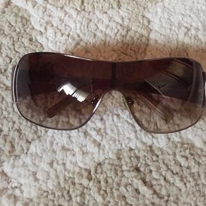 Vogue sunglasses like new