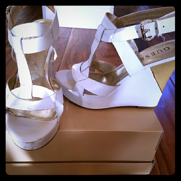Guess sandals white size 5