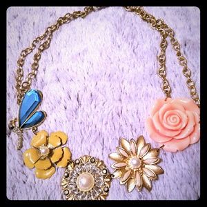 Betsey Johnson statement necklace