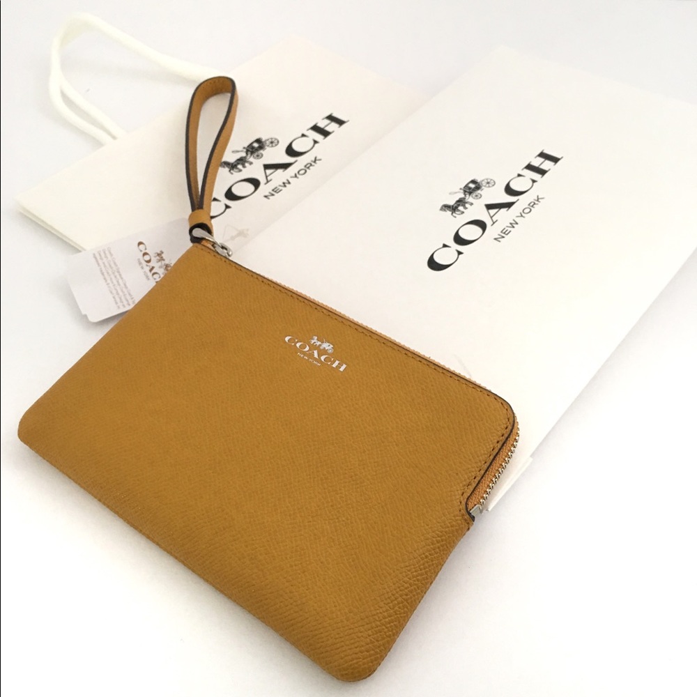 COACH CORNER ZIP WRISTLET IN CROSSGRAIN LEATHER