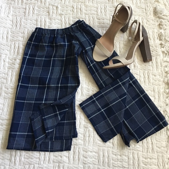 Anthropologie Tops - Cloth & Stone Plaid Blue Off-the-shoulder Top Anthropologie Tops - Cloth & Stone Plaid Blue Off-the-shoulder Top