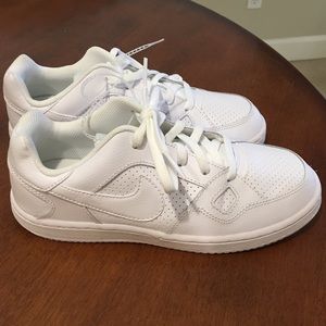 NEW KIDS NIKE SIZE 2.5 ALL WHITE SHOES