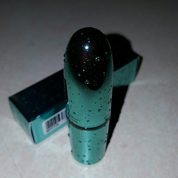 Mac LE lipstick in Siren Song - Picture 2 of 2