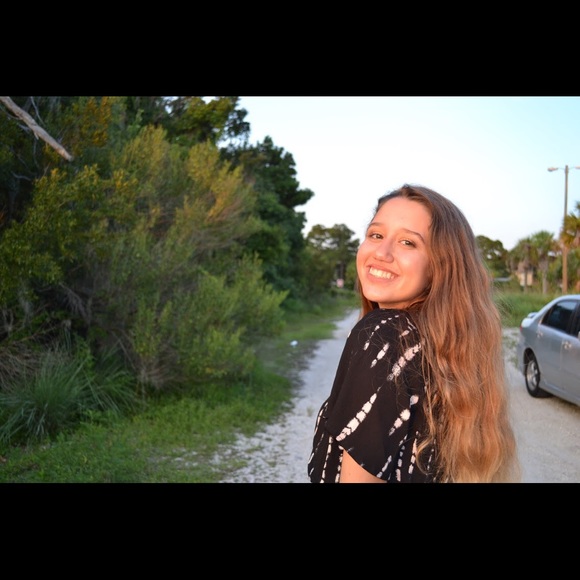 Meet your Posher, Julianna - Picture 2 of 4