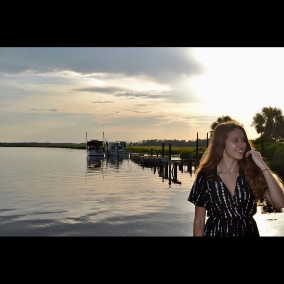 Meet your Posher, Julianna - Picture 3 of 4