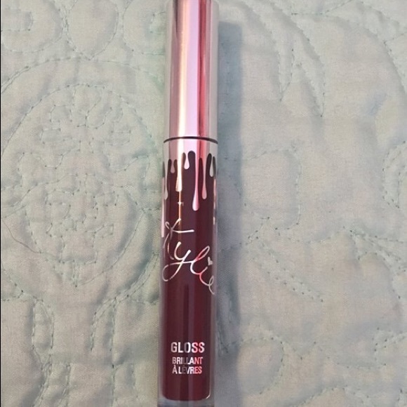 Kylie gloss lipstick