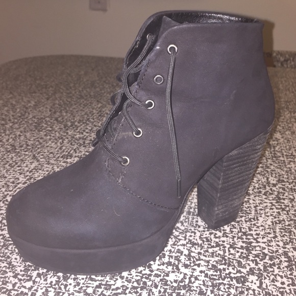 Black Steve Madden booties!