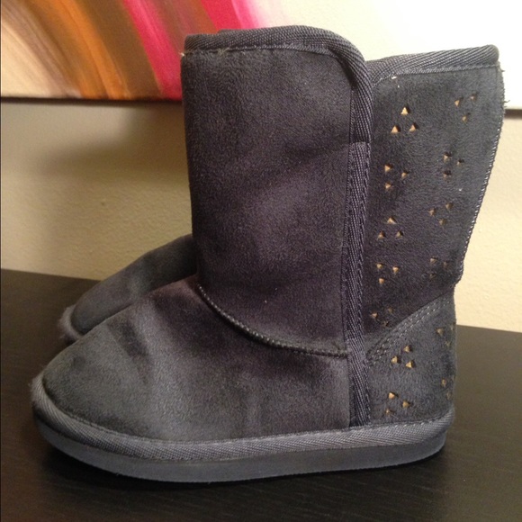 Girls faux suede gray boots.