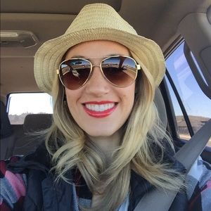 Meet your Posher, Deborah