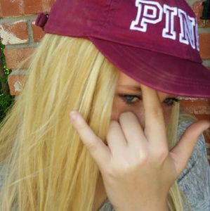 Meet your Posher, Layla